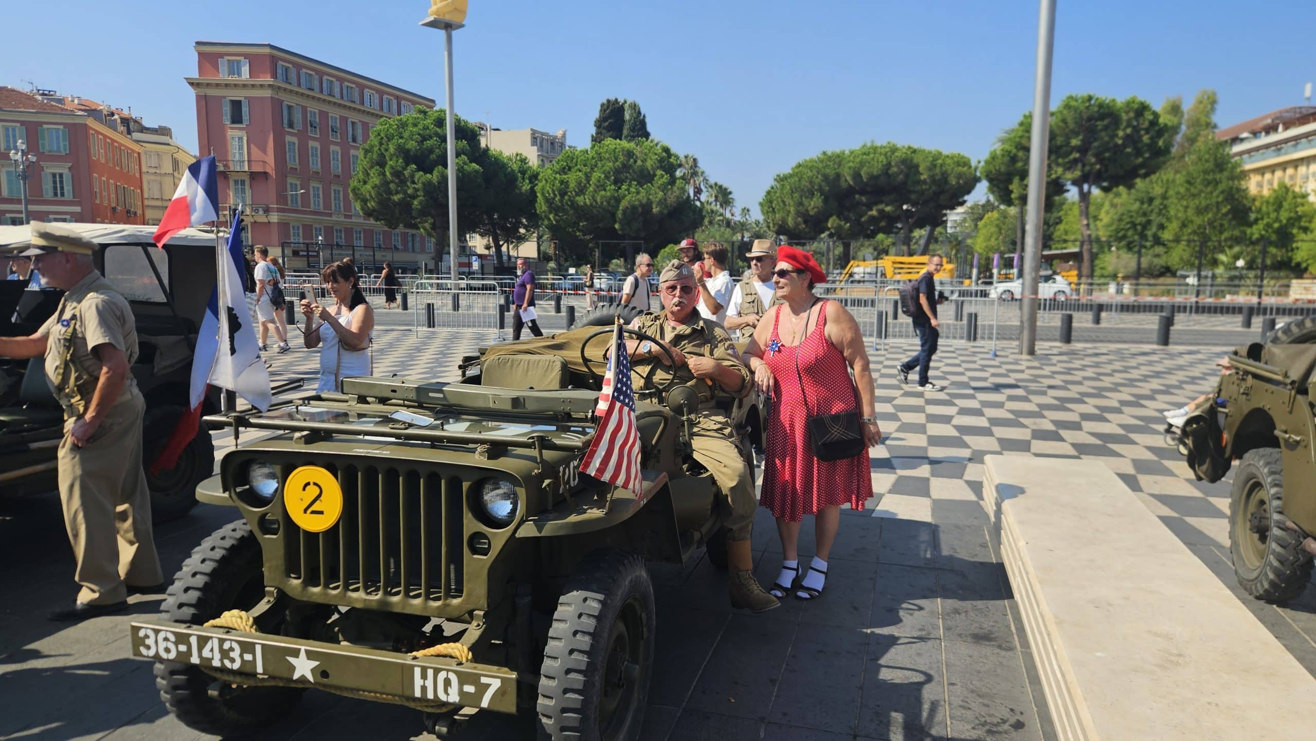 Défilé de voitures anciennes pour le 80ème anniversaire de la Libération 
