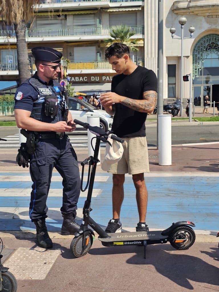 Quand les trottinettes électriques deviennent un « véritable fléau » pour tout le monde