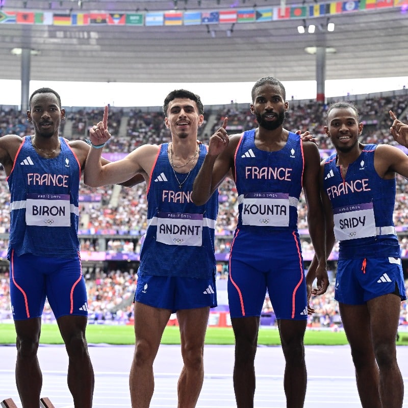 Athlétisme : le relais homme du 4X400 mètres (Gilles Biron, Téo Andant, Muhammad Abdallah Kounta et Fabrisio Saïdy) à la suite de leur qualification en finale du relais 4x400 mètres des Jeux Olympiques de Paris