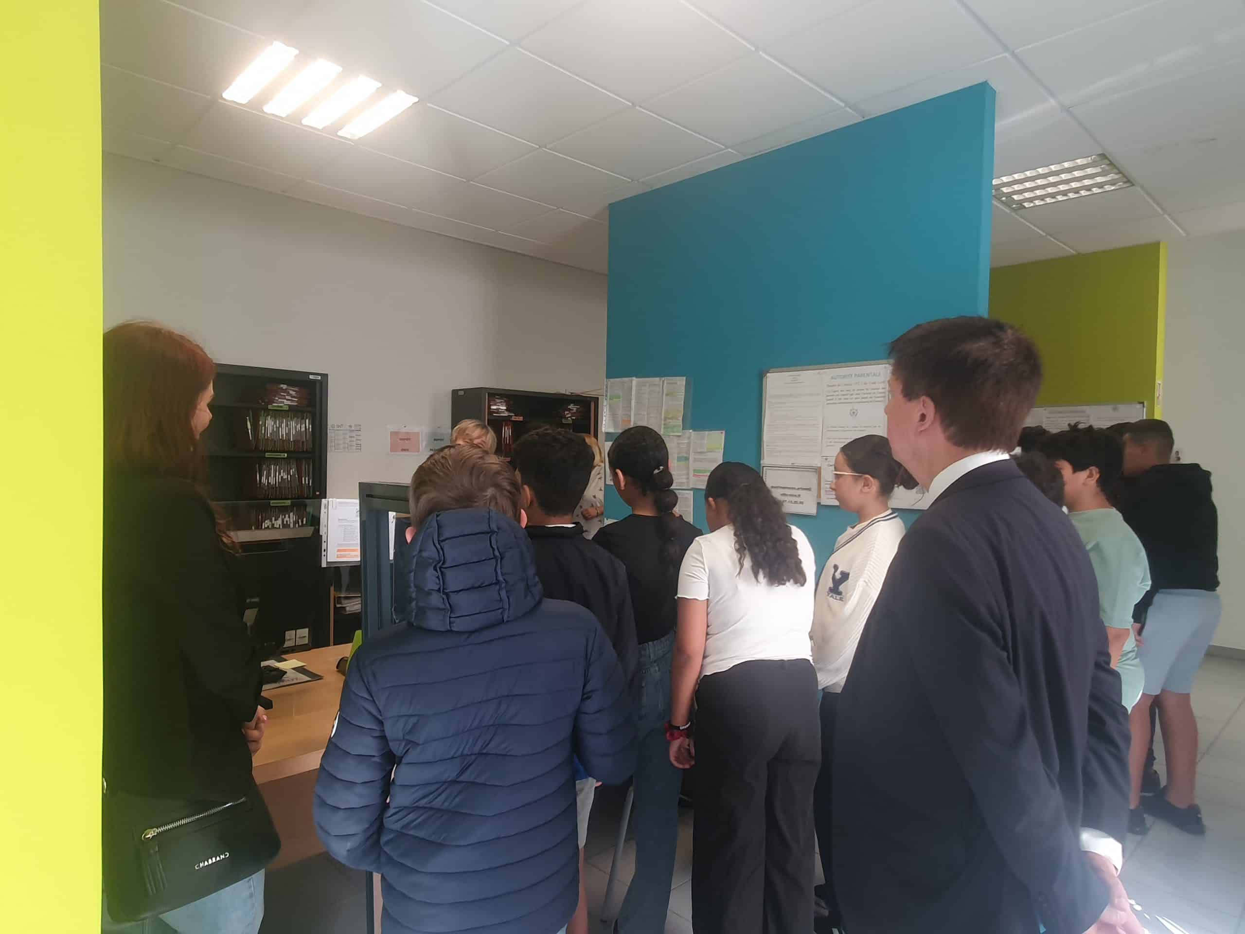 Les élèves du collège Maurice Jaubert en visite à la mairie annexe de l'Ariane
