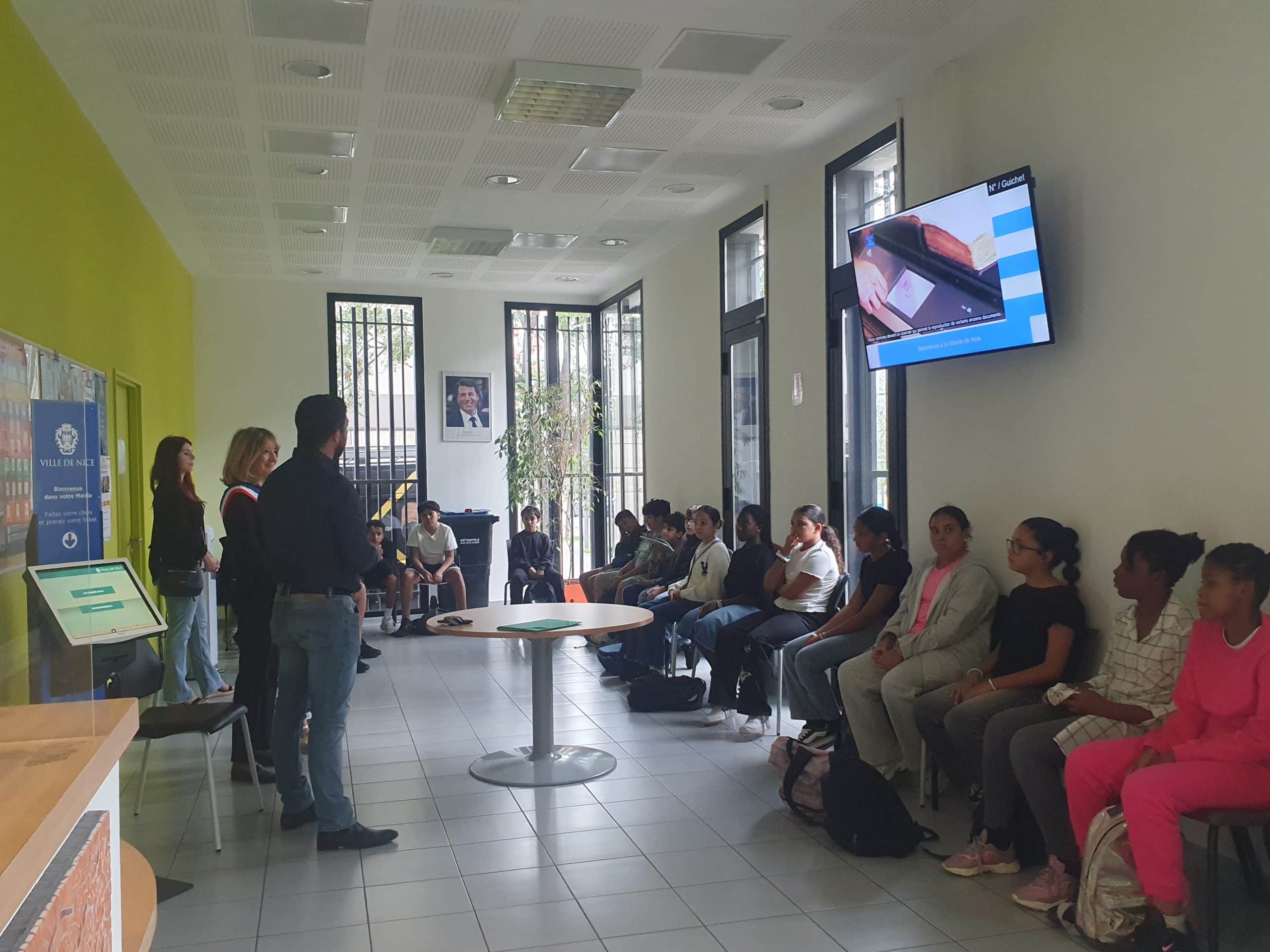 Les élèves du collège Maurice Jaubert en visite à la mairie annexe de l'Ariane