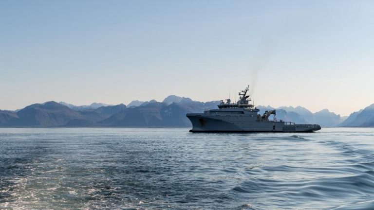 Nice accueille le ”Loire”, un navire de soutien de la Marine nationale