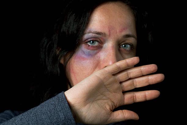 « Elle ne m’a rien dit » : une pièce choc contre les violences faites aux femmes