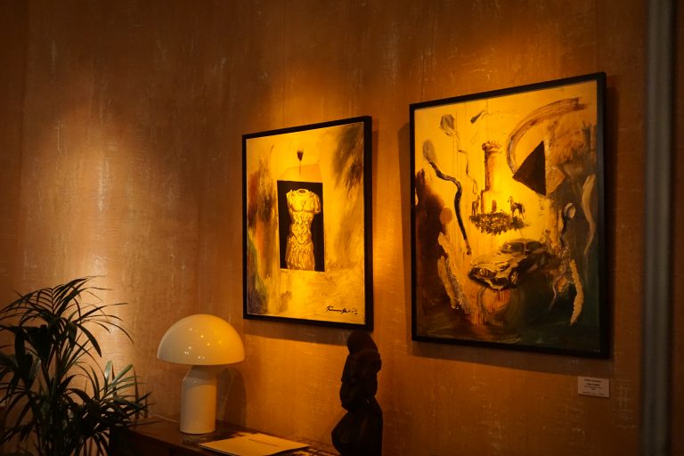 Image de deux œuvres au vernissage Symboles de l’infini