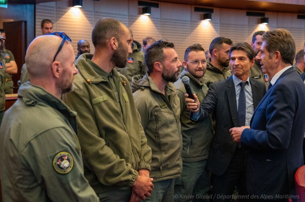 Le président du département remet les médailles aux agents de Force06.