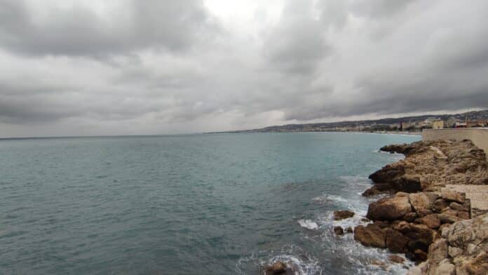 Promenade des Anglais Nice nuage mer méditerranée