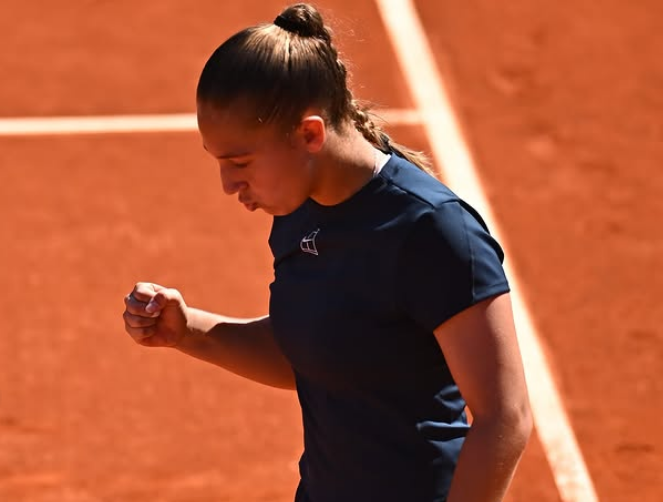 Diane Parry serre le point poing après son succès au premier tour du Masters 1000 de Madrid.
