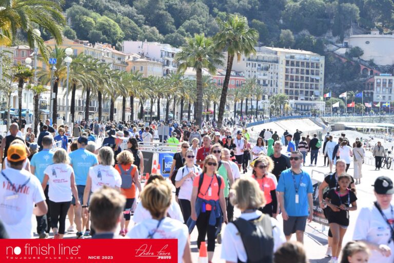 Foule sur le circuit de la No Finish Line crédit André Faure.