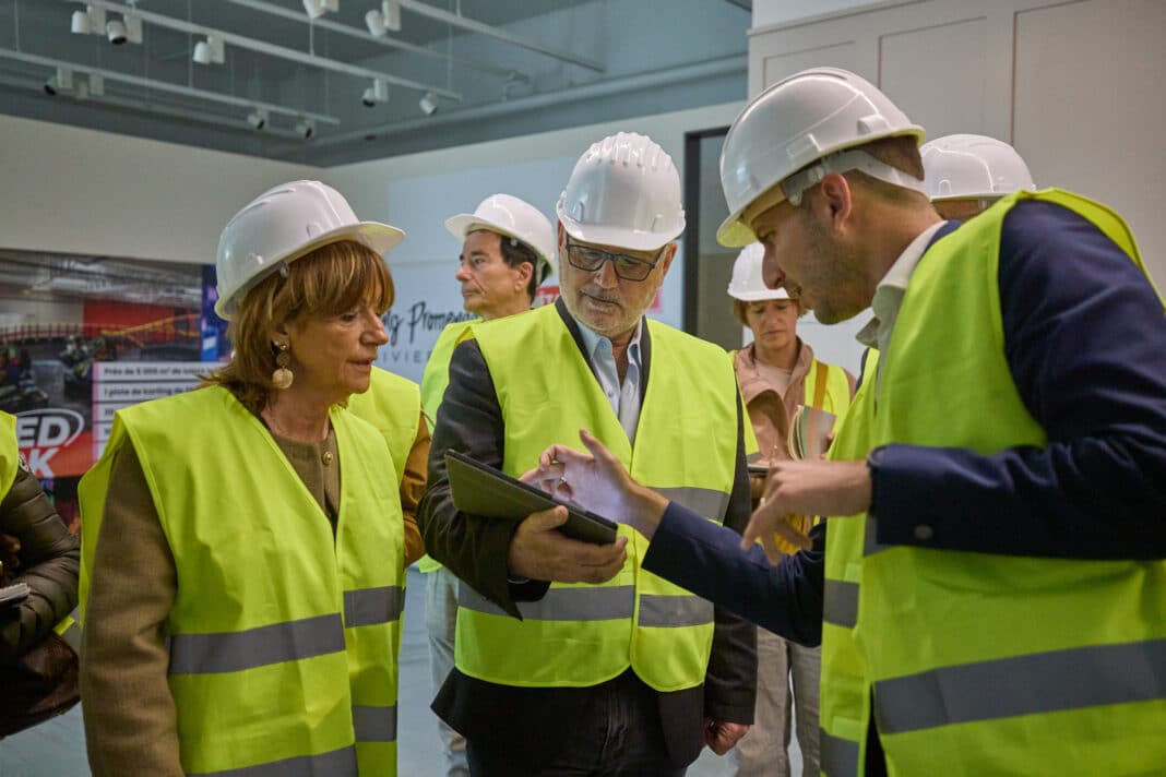 Les responsables des travaux du chantier de Shopping Promenade Riviera