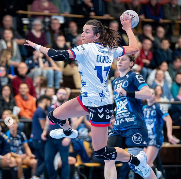 La handballeuse de l'OGC Nice handball Marine Dupuis.