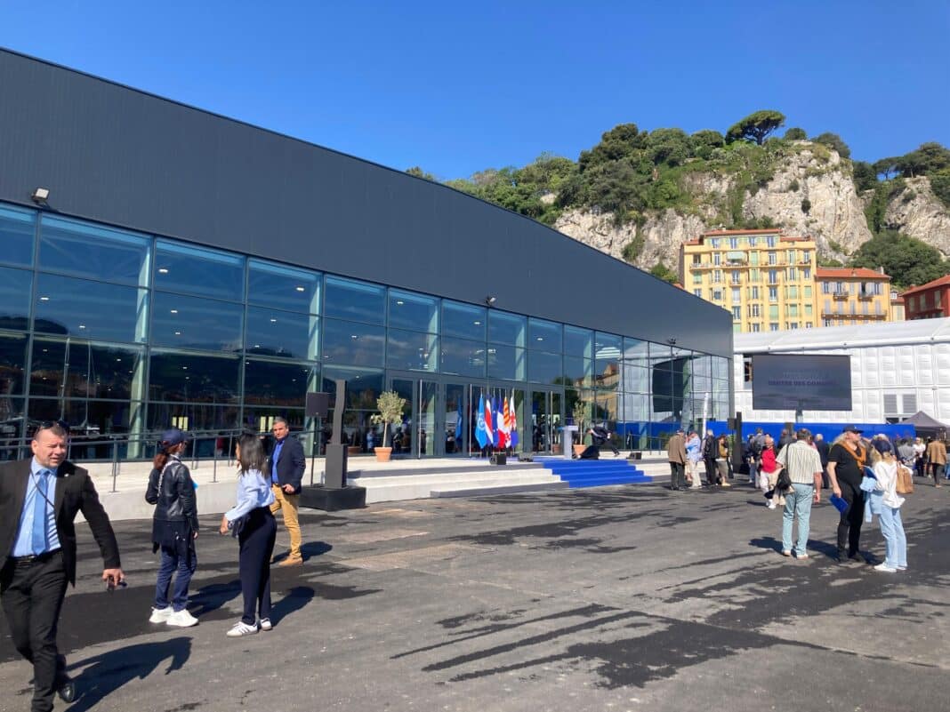 Le nouveau centre de congrès de Nice Océanice construit sur le port.