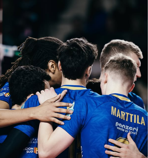 Les joueurs du NVB en cercle s'encourage pendant la rencontre.