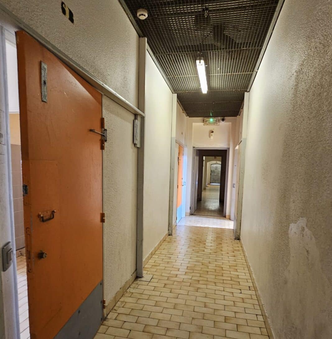 L'intérieur de la caserne Auvare de Nice.