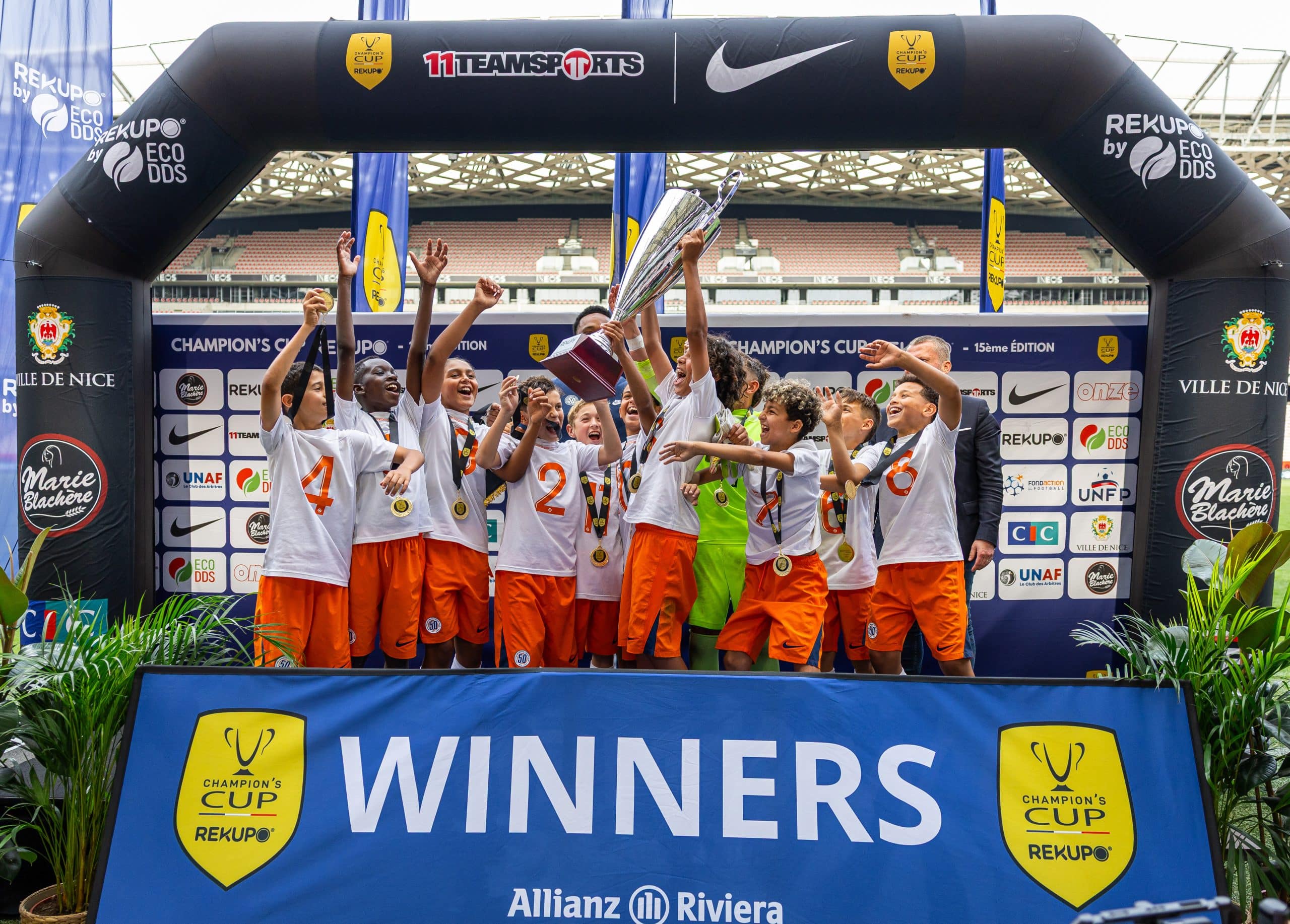Les jeunes footballeurs de la Champion’s Cup Rekupo.