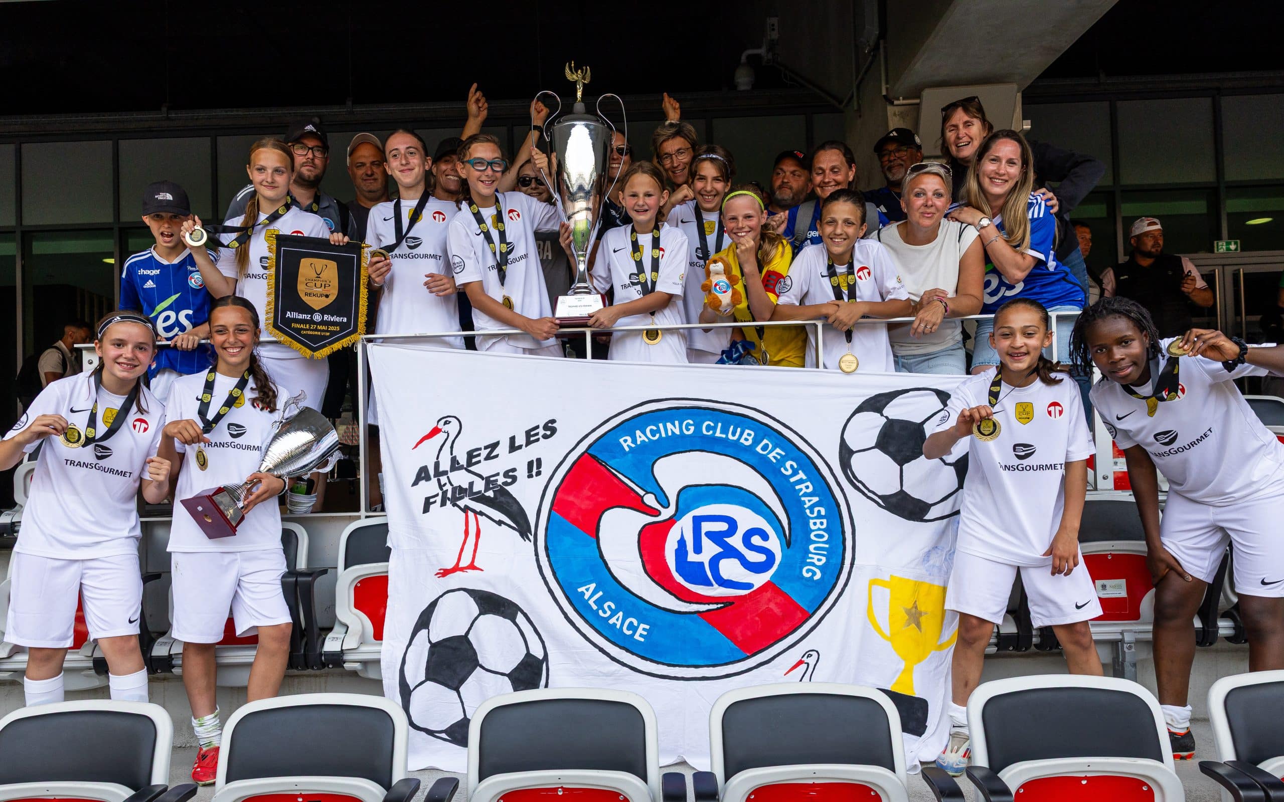 Les jeunes footballeurs de la Champion’s Cup Rekupo.