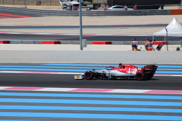 Une formule 1 sur le circuit du Castellet.