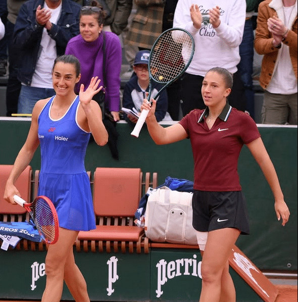 La paire Française Caroline Garcia et Diane Parry à Roland-Garros