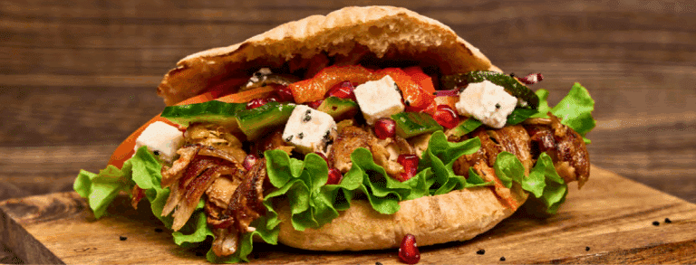 Un Döner, le nouveau Kebab est un sandwich amélioré avec des ingrédiens plus variés.