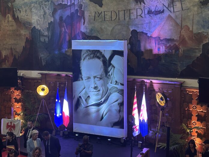 Le portrait d'Albert Camus dans le Centre Universitaire Méditerranéen de Nice