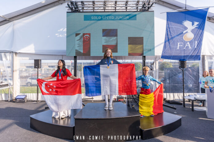 La Niçoise Sofya Pauzin lors des championnats du monde de parachutisme.
