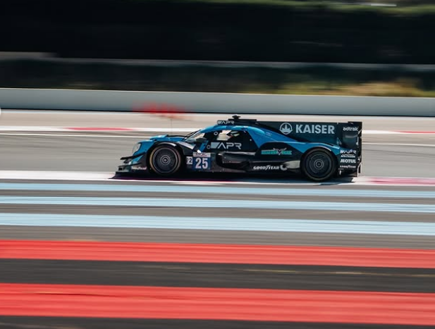 Le pilote Grassois Théo Pourchaire au volant de la voiture N°25 du Algarve Pro Racing.