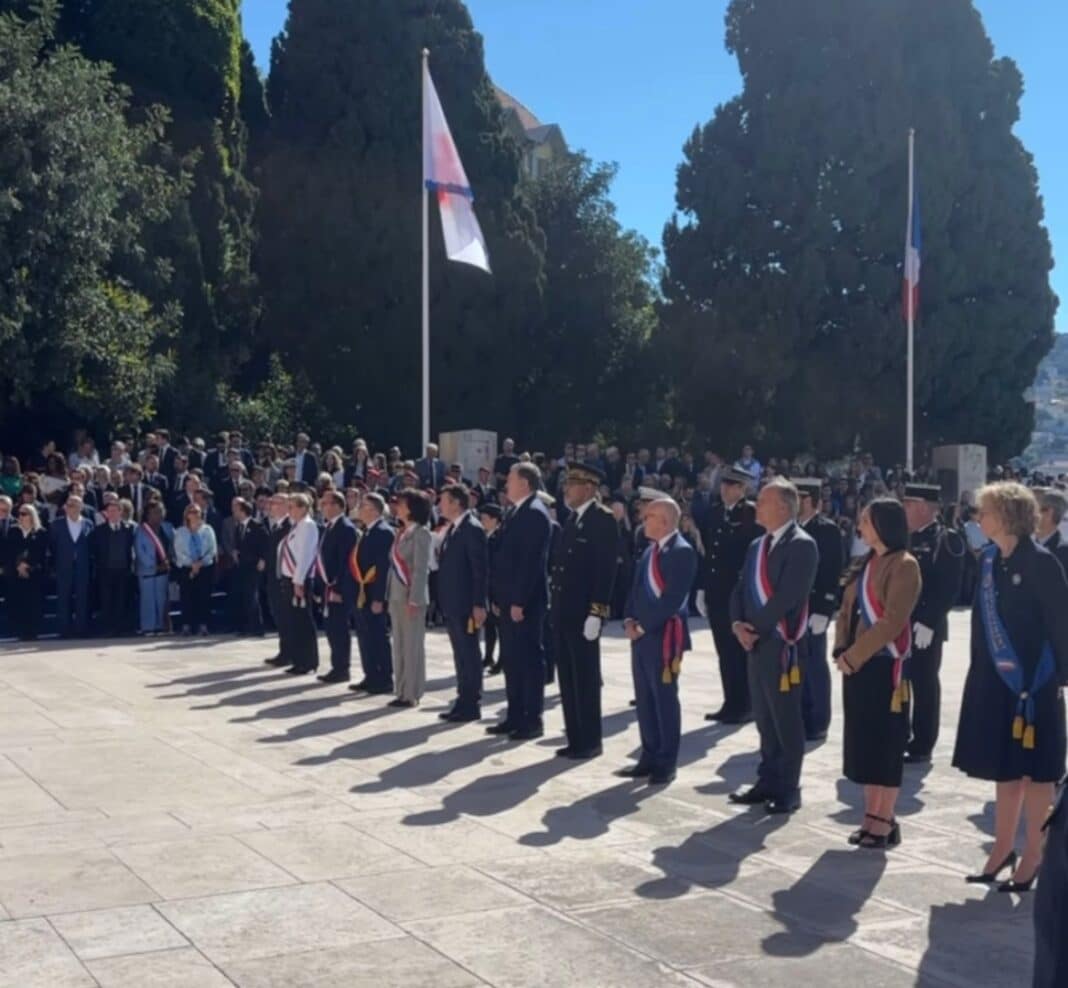 Élus, et le maire de Nice, Christian Estrosi lors de la commémoration du 8 mai, au monuments aux morts de la ville