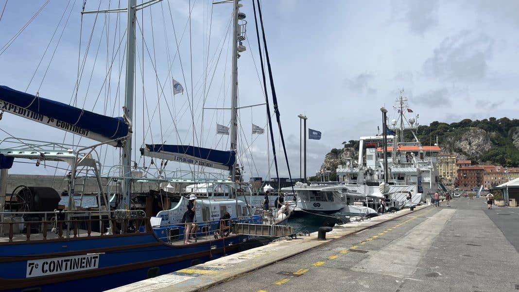 L'arrivée des bateaux de l'UNOC au port de Nice.