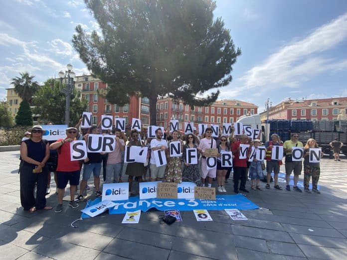 Les journalistes d'Ici Azur et de France 3 Côte d'Azur se sont rassemblés sur la place Masséna.