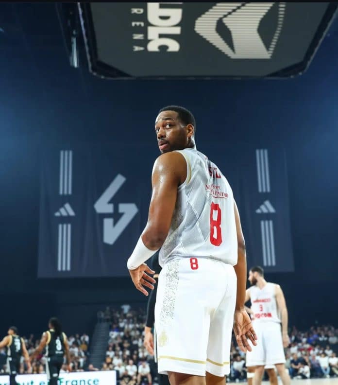Jordan Loyd après avoir marqué un panier contre l'ASVEL