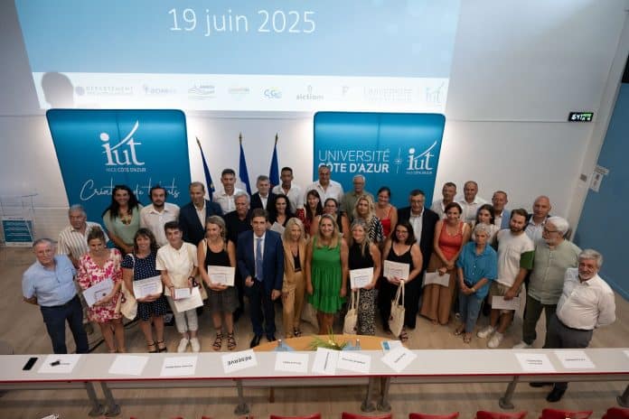 Les secrétaires généraux des maires des Alpes-maritimes aux côtés de Charles-Anges Ginésy et Alexandra Borchio Fontimp.