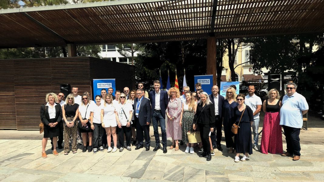 Pierre-Paul Léonelli au centre, accompagné du directeur général de Citéo, Jean Hornain.