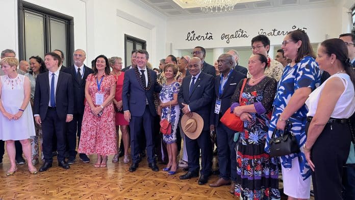 Christian Estrosi avec les élus ultra-marins à l'occasion de la cérémonie en l'honneur des territoires ultra-marins