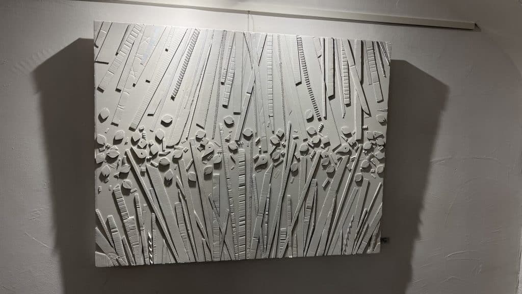 Tableau représentant des poissons entre les algues