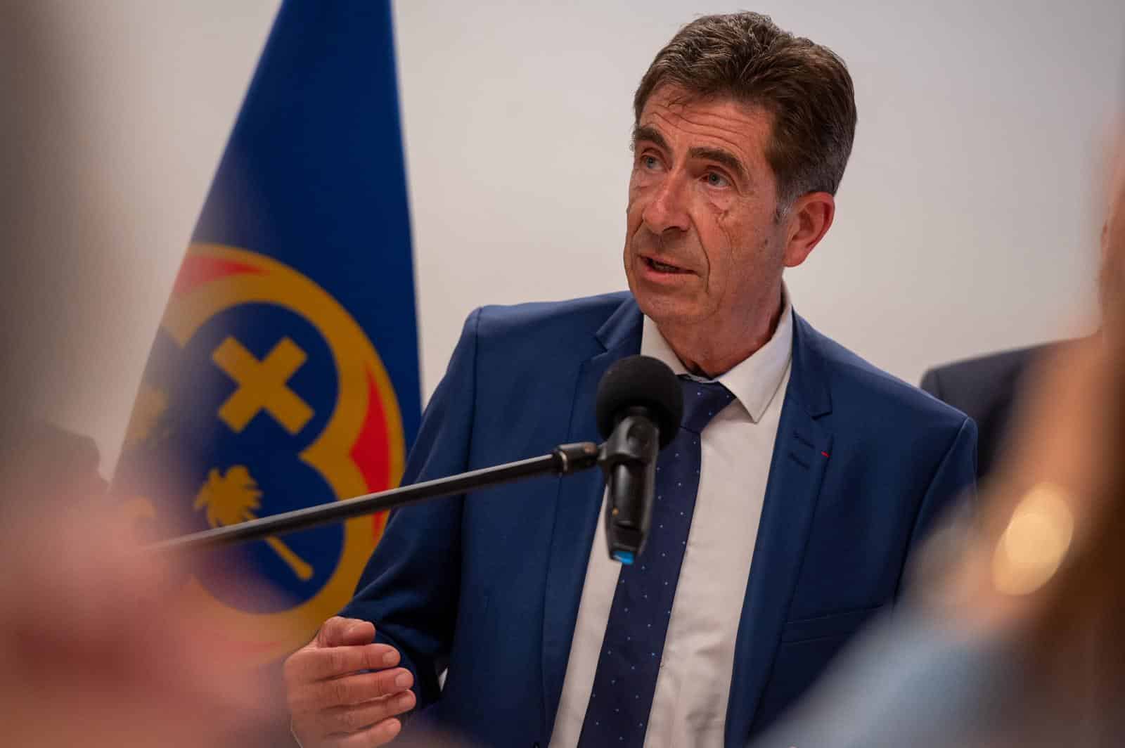 Transport dans les Alpes-Maritimes : Charles Ange Ginésy maintient la responsabilité de la Région Sud