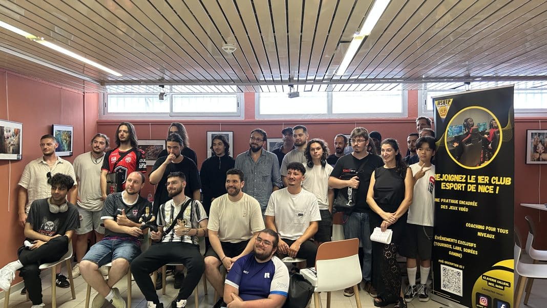 photo avec tous les joueurs qui ont participé à la première qualification pour l'EVO 2025