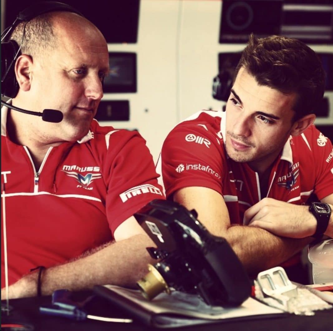 Jules Bianchi avec un ingénieur de chez Marussia