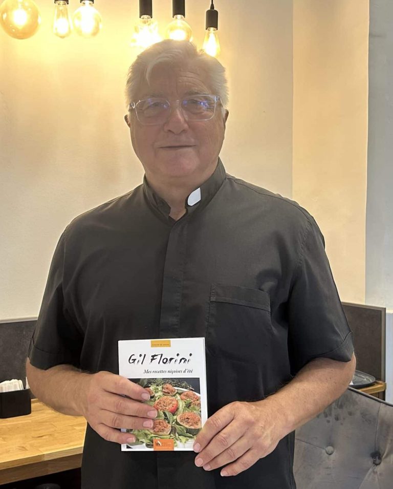 Père Gil Florini avec son livre "Mes recettes niçoises d'été"