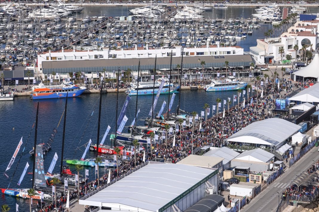 Les bateaux de la Océan Race Europe dans un port.