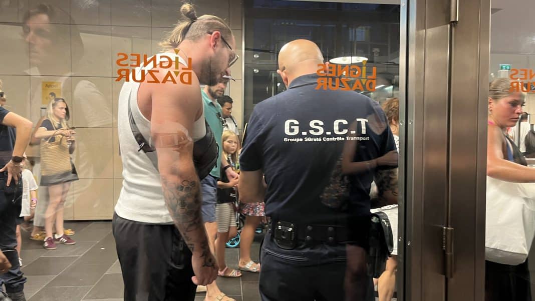 Des contrôles à la sortie de la station de tramway Jean Médecin sur la ligne 2