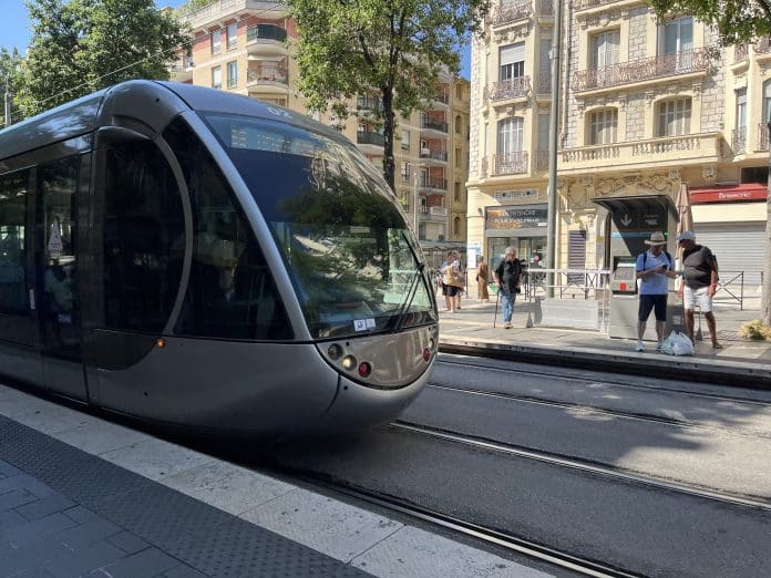 Tramway en gare de Libération