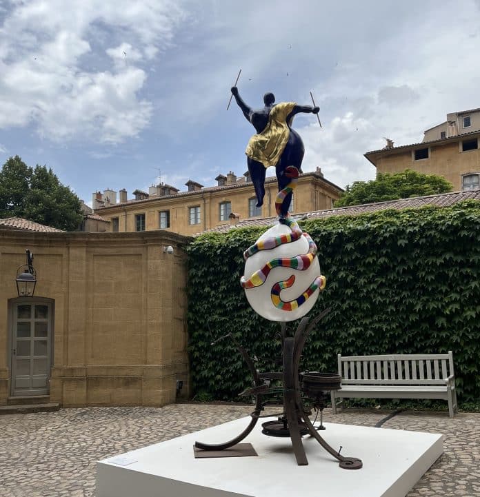 Une sculpture de Niki de Saint Phalle.
