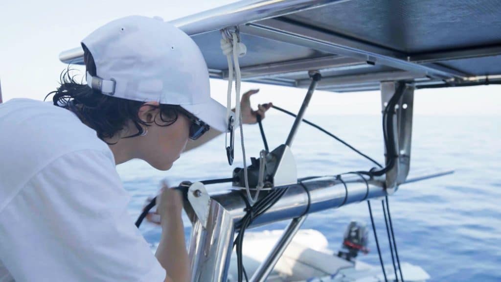 Les recherche scientifiques à bord de l'autre bateau qui suit Noam Yaron durant son défi.