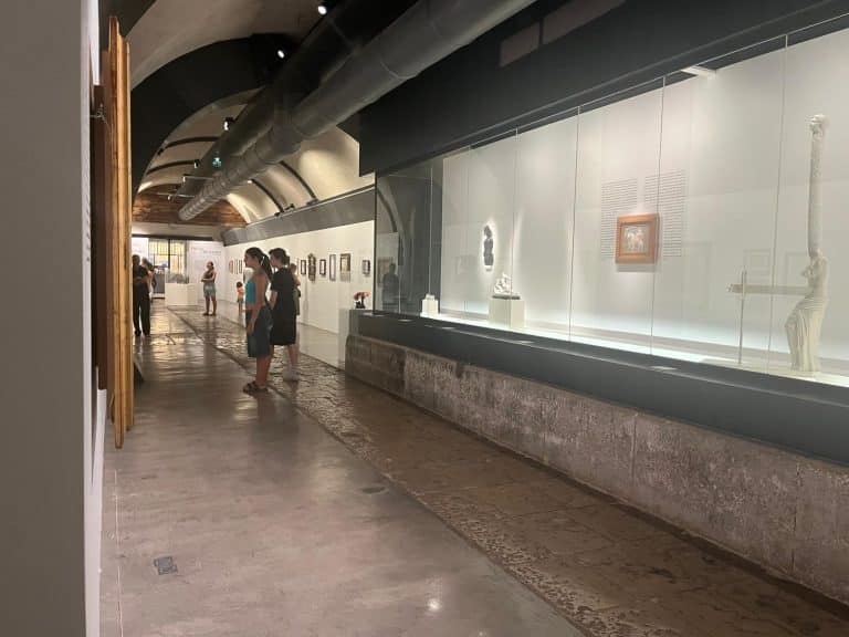 Exposition Salvador Dali, au port Lympia, est ouverte jusqu'au 23 novembre 2025.