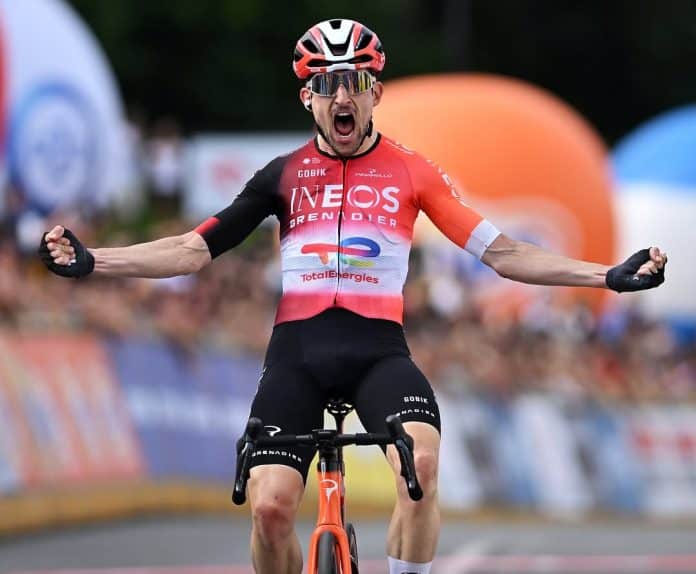 Victor Langellotti levant les bars, à l'arrivée de la 6ème étape du Tour de Pologne