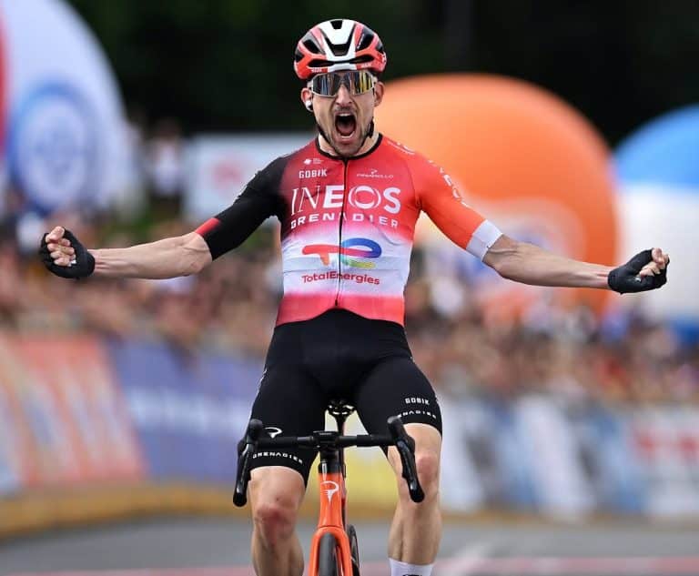 Victor Langellotti levant les bars, à l'arrivée de la 6ème étape du Tour de Pologne