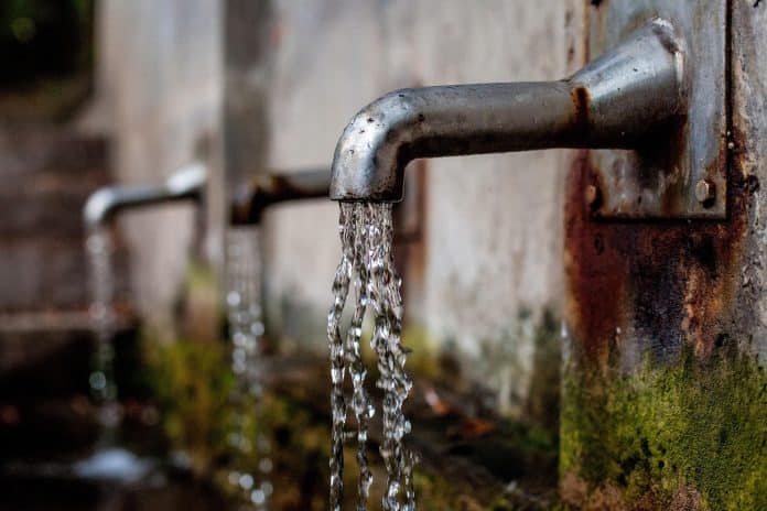 Des fontaines à eau extérieur.