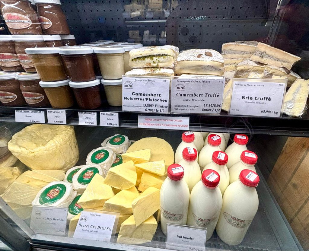 Des desserts et boissons lactées.