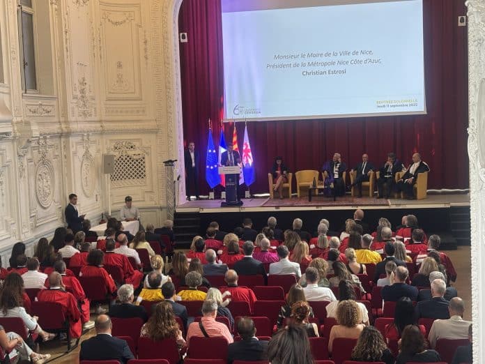 Christian Estrosi annonçant la signature de deux conventions pour l'Université de Nice.