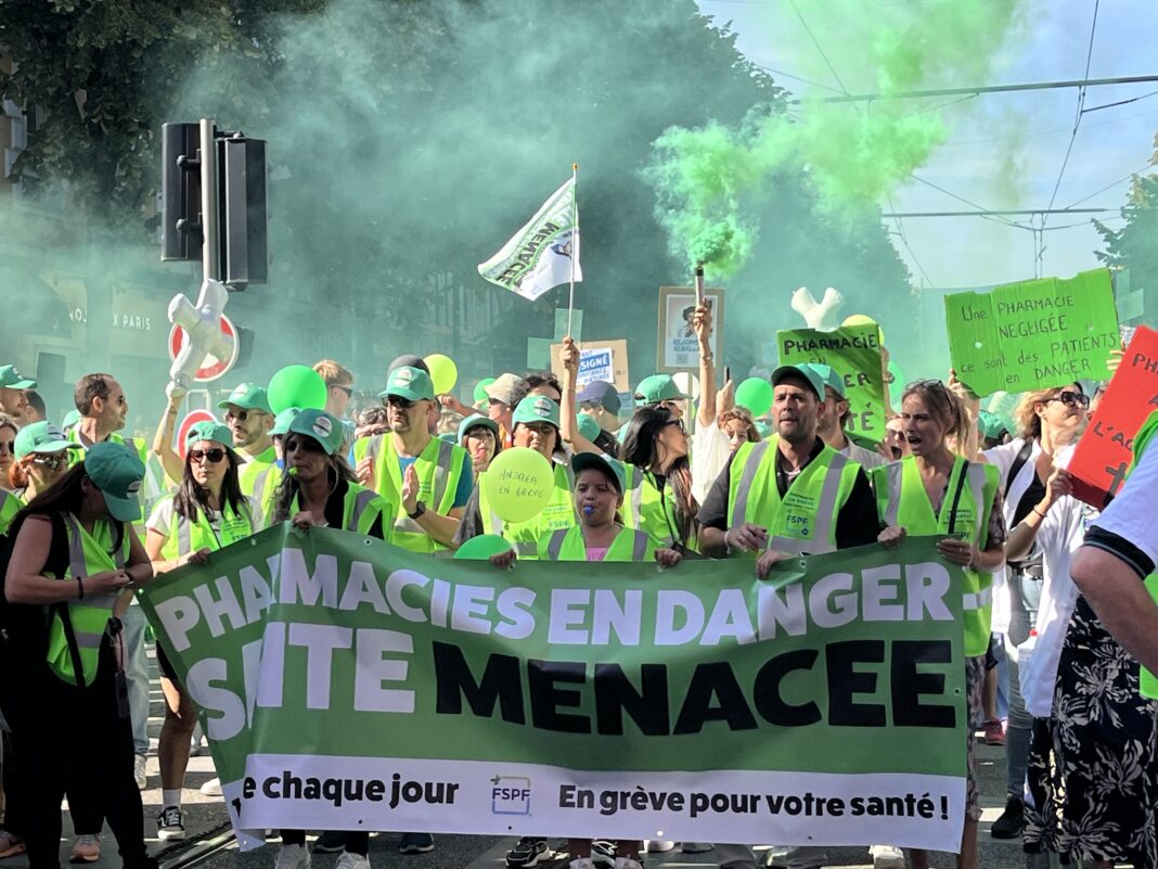Les professionnels de la santé manifestent entre la gare du Sud et la place Garibaldi.
