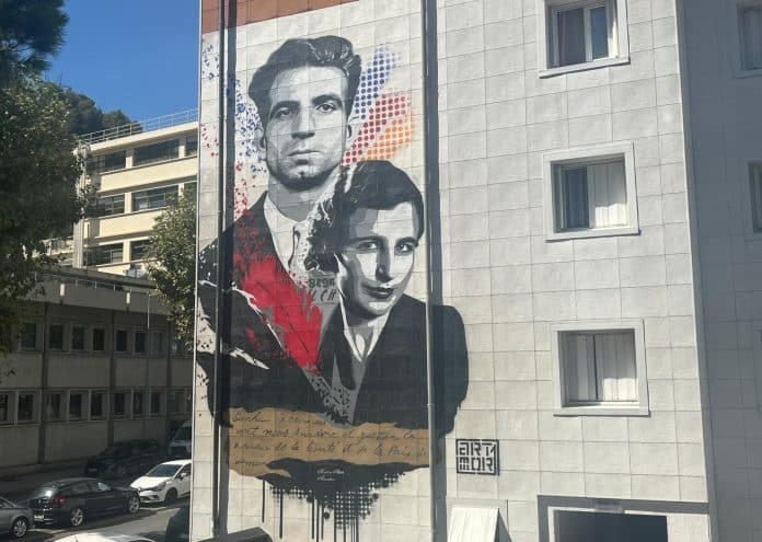Les deux résistants de la FTP - MOI, Francs-Tireurs et Partisans – Main d'Œuvre Immigrée, Missak et Mélinée Manouchian ornent la façade du bâtiment de la résident Madeleine-Vieux à Nice.